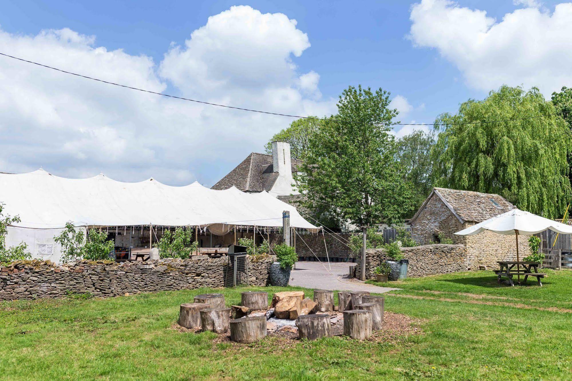 The Holford Arms Bed & Breakfast Tetbury Luaran gambar